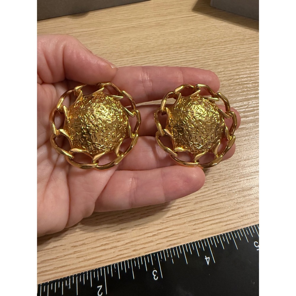 Vintage Gold Tone Textured Dome Chain Link Border Statement Clip On Earrings